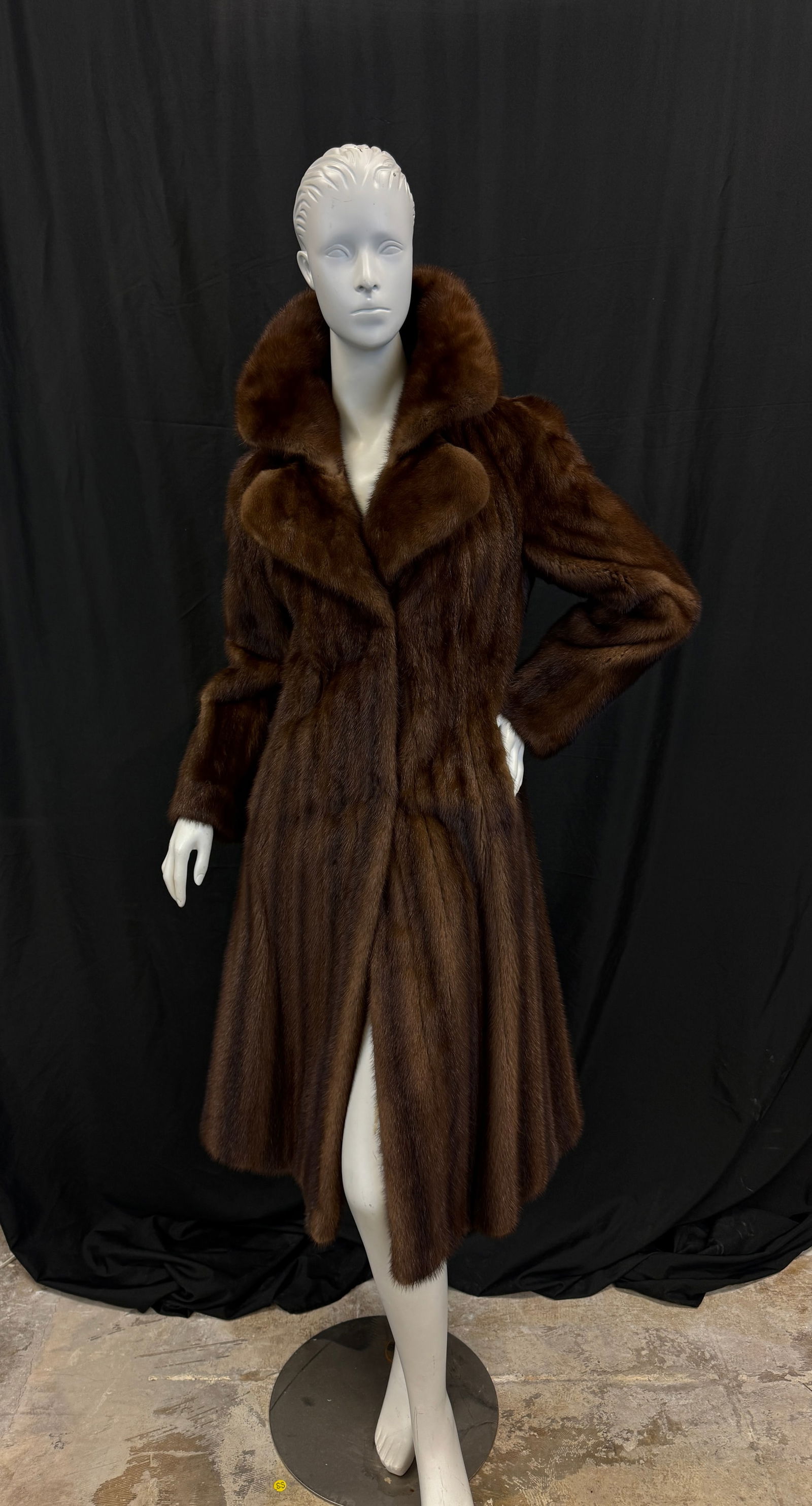 Vintage Luna Raine Mink Coat C1970's: A beautiful soft chocolate vintage Luna Raine mink with a 4 point collar in excellent supple condition, professionally stored. It has a fit and flair shape and side pockets. Measurements are: 17" pit