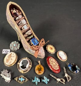 Vintage Group of Costume Rings In Shoe Ringholder c1960/70's