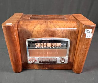 1941 General Electric Radio Model L-660