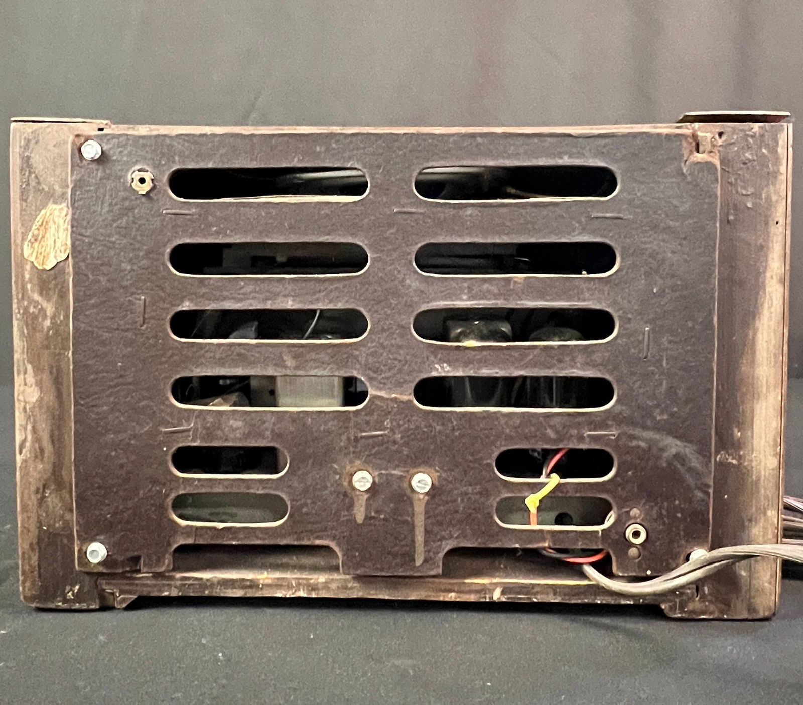 1941 General Electric Radio Model L-660 - 4