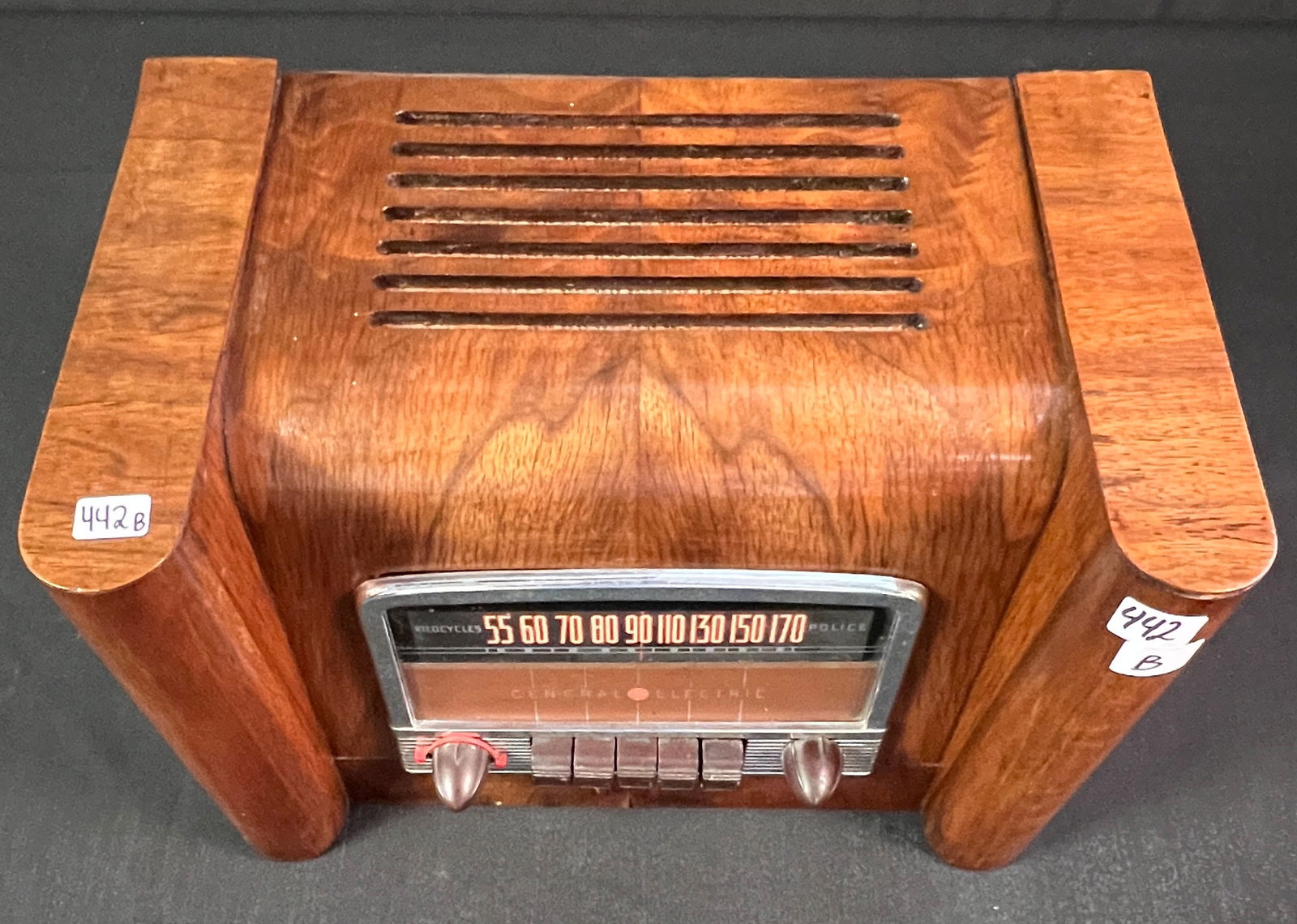 1941 General Electric Radio Model L-660 - 5
