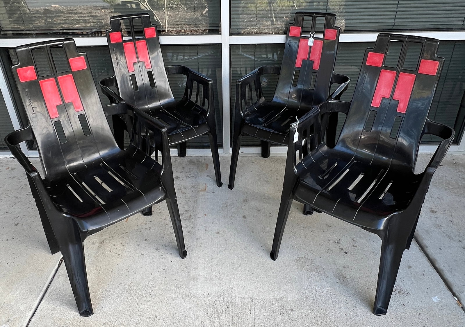 Set of 4 Henry Massonnet Boston Garden Chairs: A set of 4 'Boston" garden armchairs designed by Pierre Paulin for Henry Massonnet in 1988. In red and black, this set is in good condition.