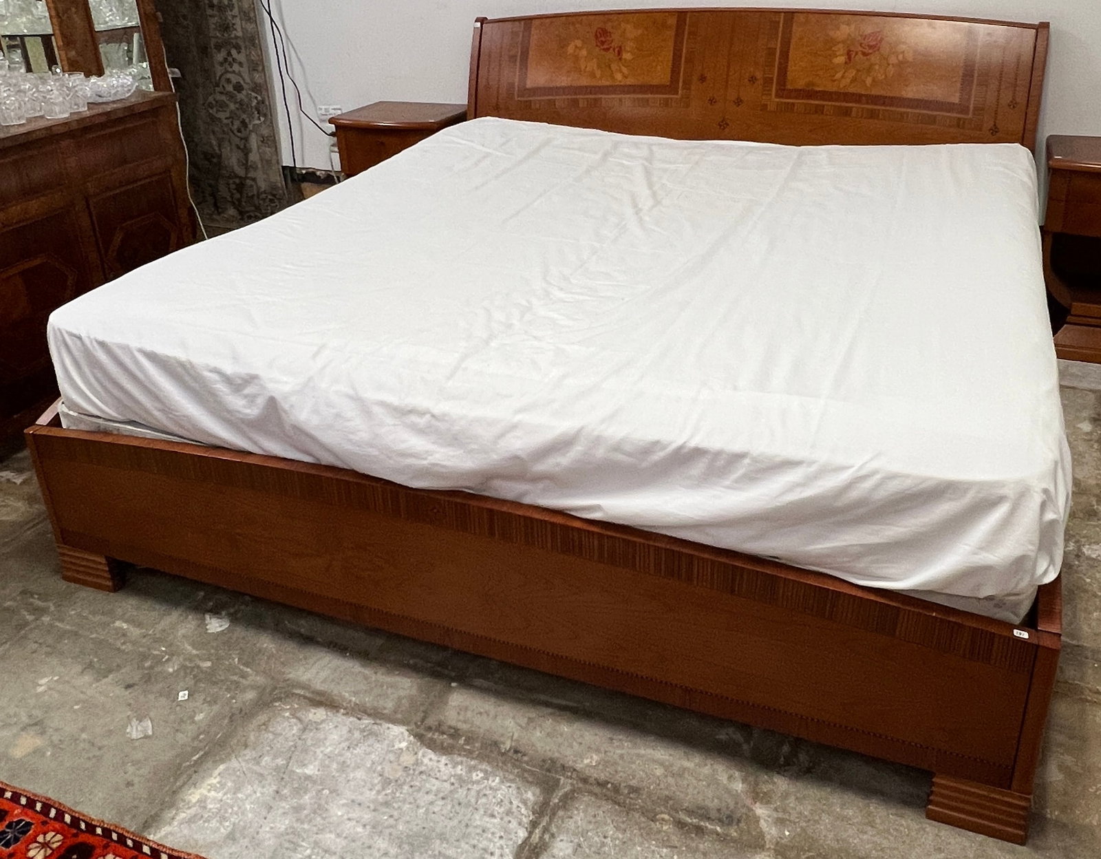 Carpanelli Deco Style Inlaid Briarwood Bed: An Italian Art Deco Style Carpanelli briarwood multicolored inlayed bed with floral accents. in excellent condition.