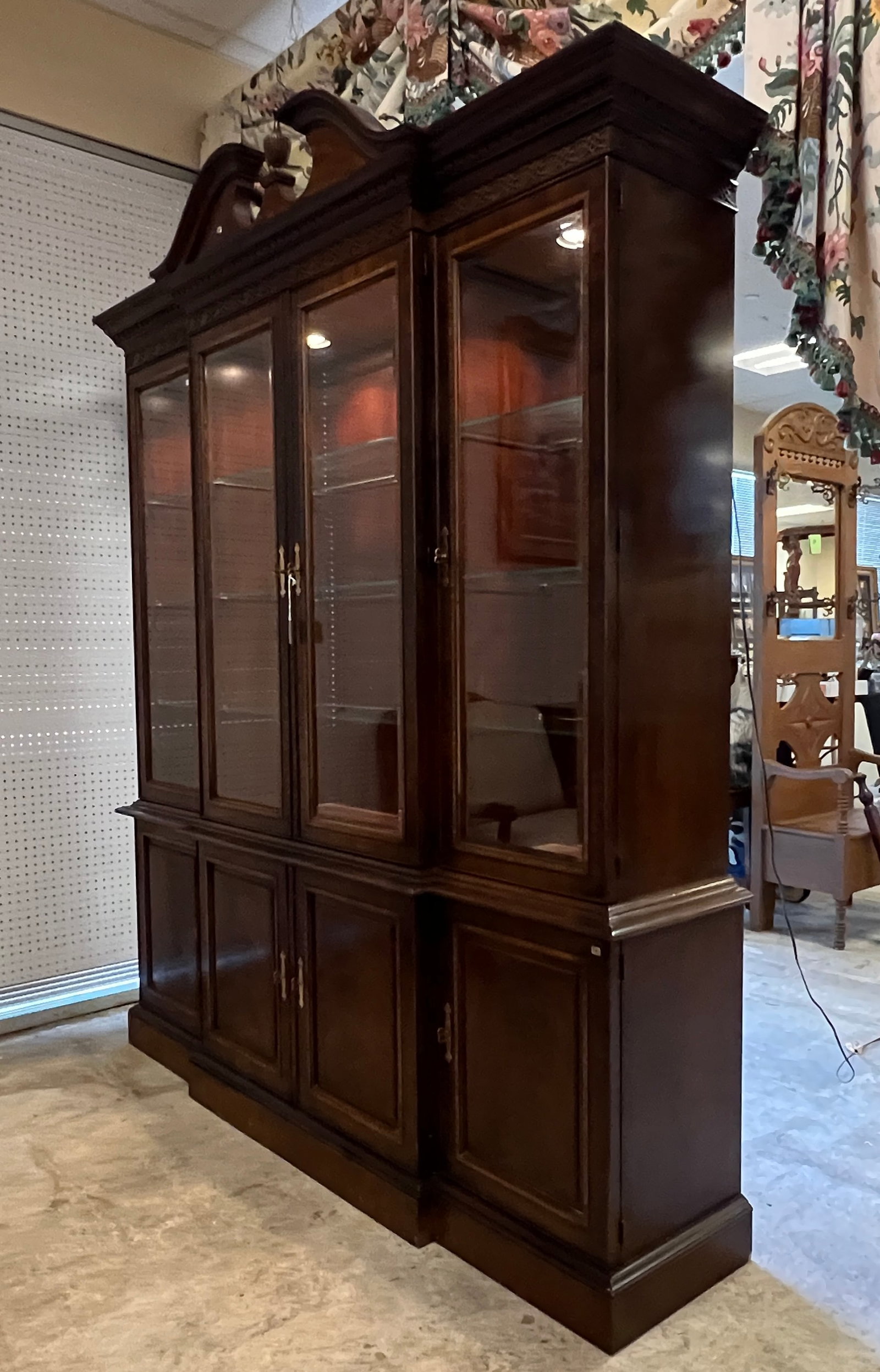 Drexel Chinese Chippendale Breakfront - 2