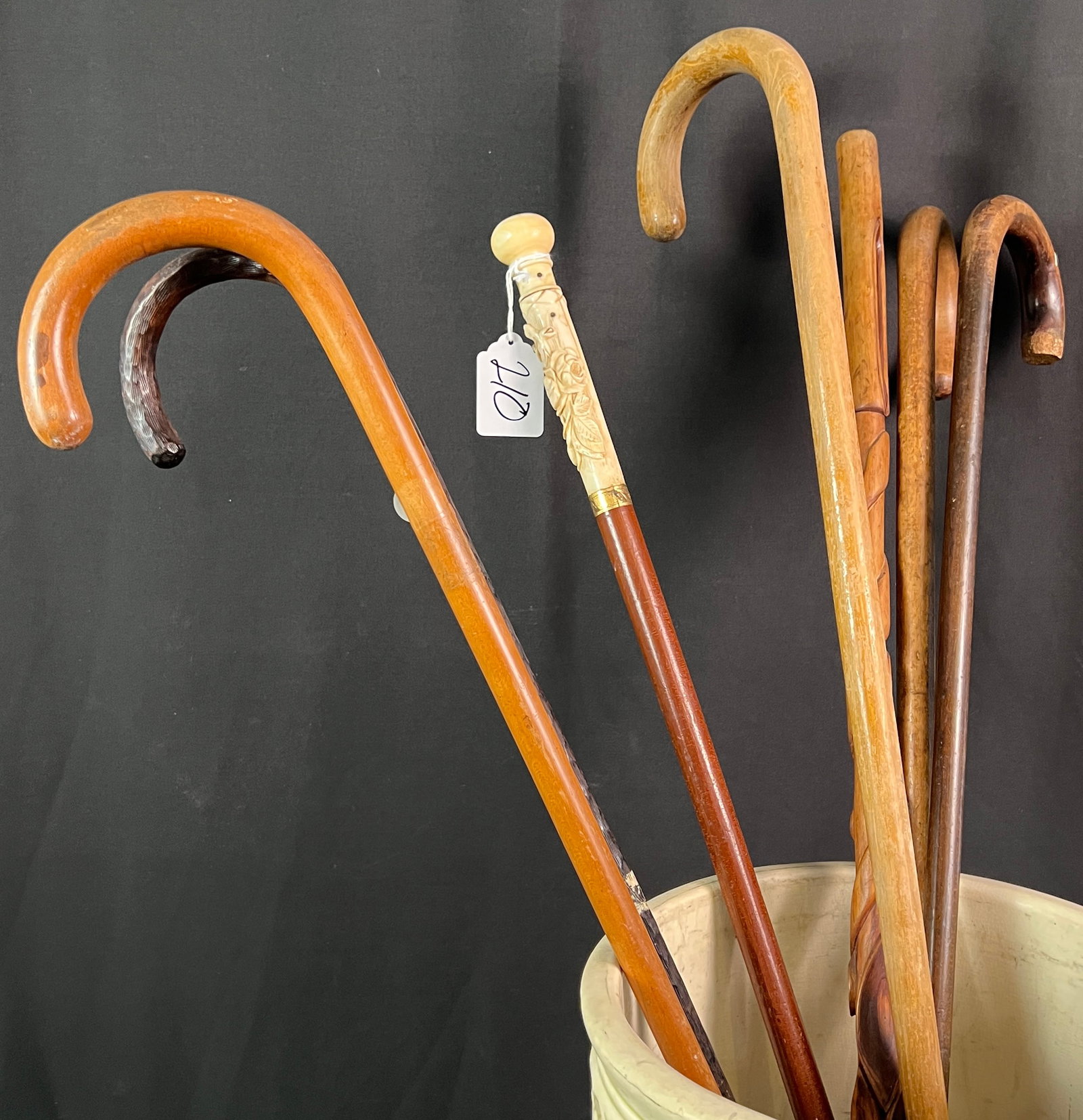 Group of Assorted Antique Canes: A group of 7 antique canes to include floral carved bone, folk art carved, and several others. All in good condition.