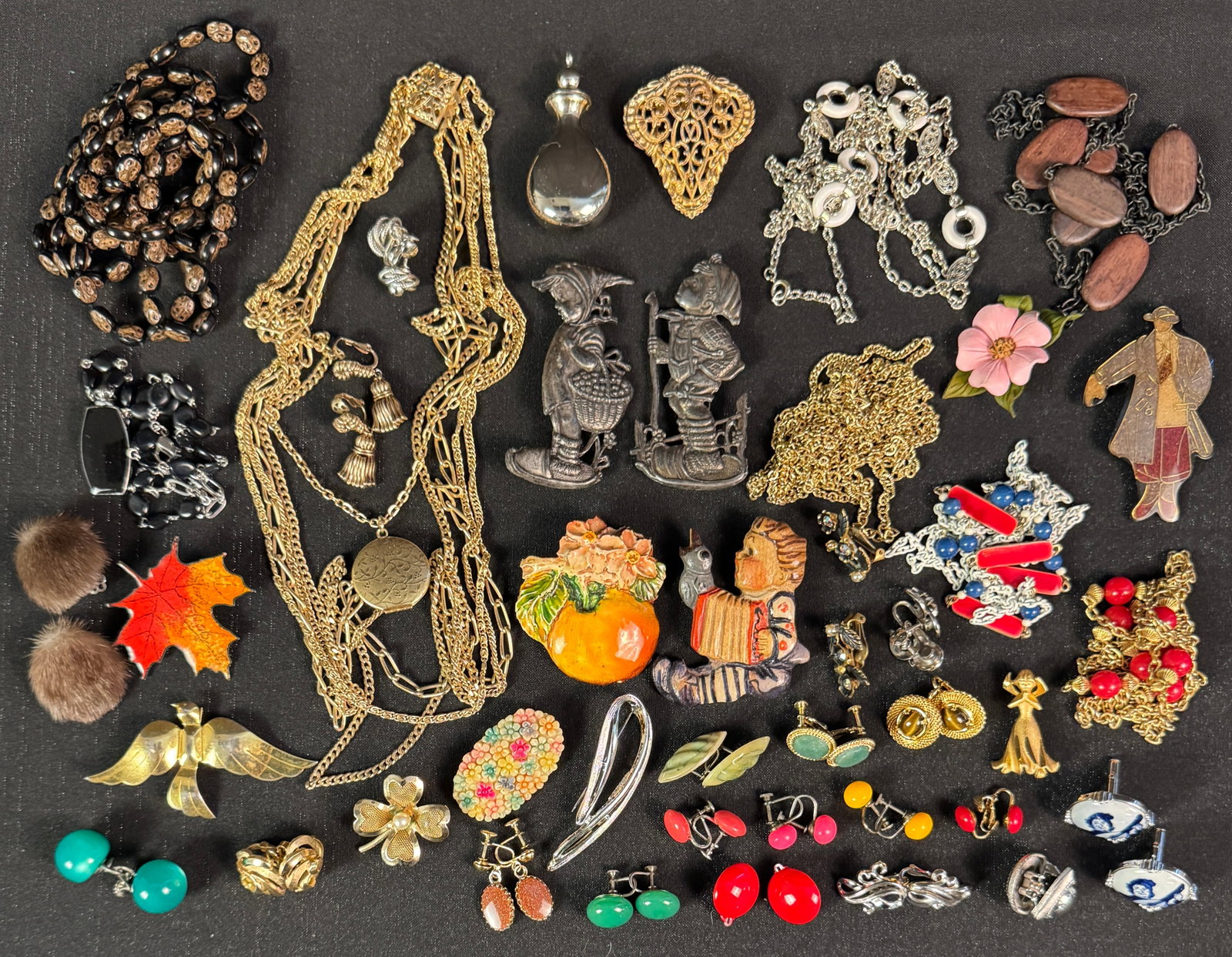 Group of Assorted Brooches, Costume Jewelry and More: A group of vintage brooches, clip on earrings, necklaces, urn pendant, seed necklace and so much more!