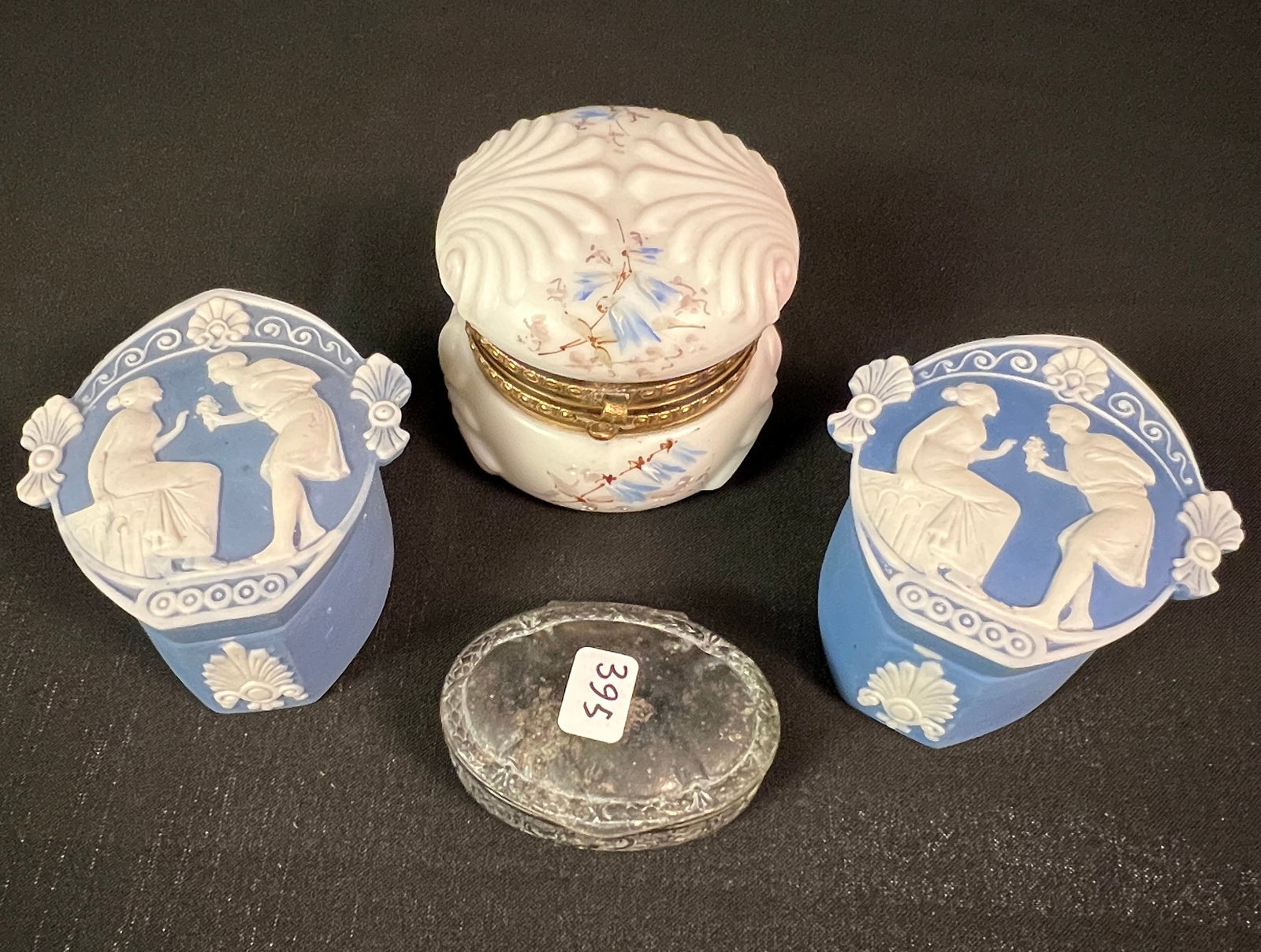 Wavecrest Covered Jar, Snuff Box and Dresser Jars (1 of 8)