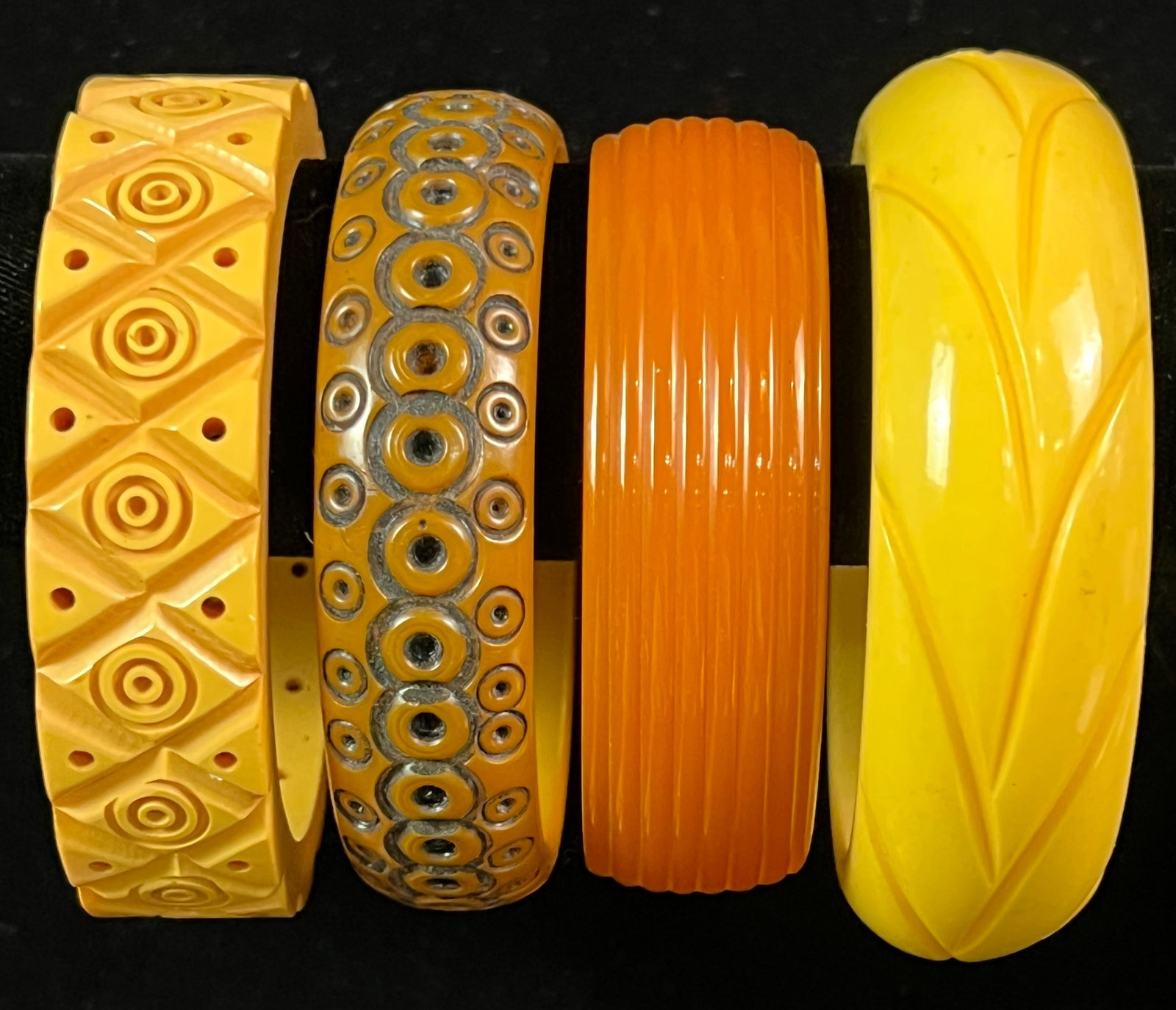 4 Bakelite Bracelets (1 of 5)