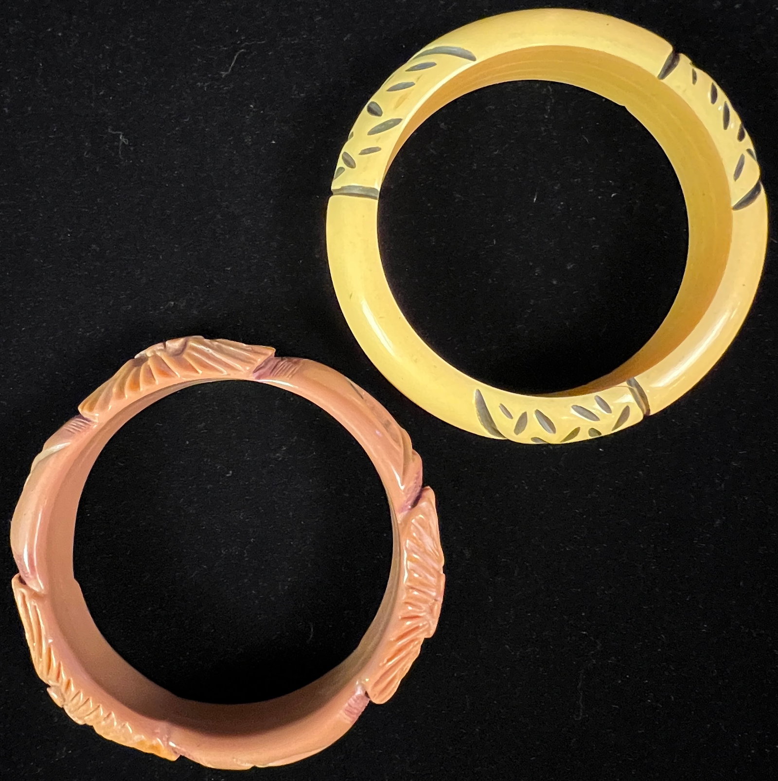 4 Bakelite Bracelets - 3