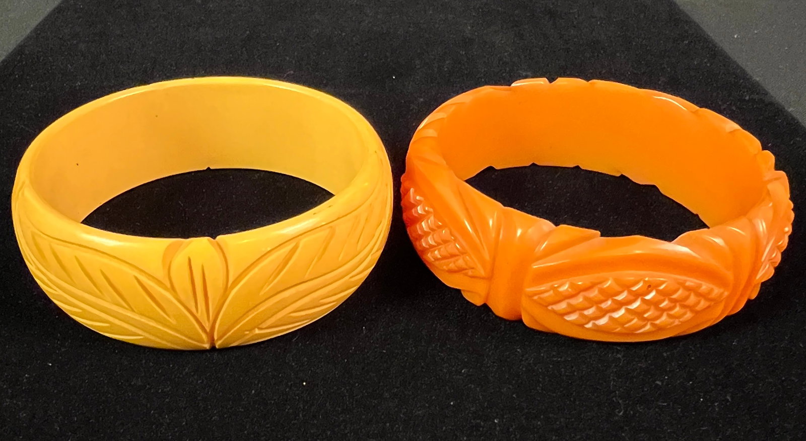 4 Bakelite Bracelets - 4