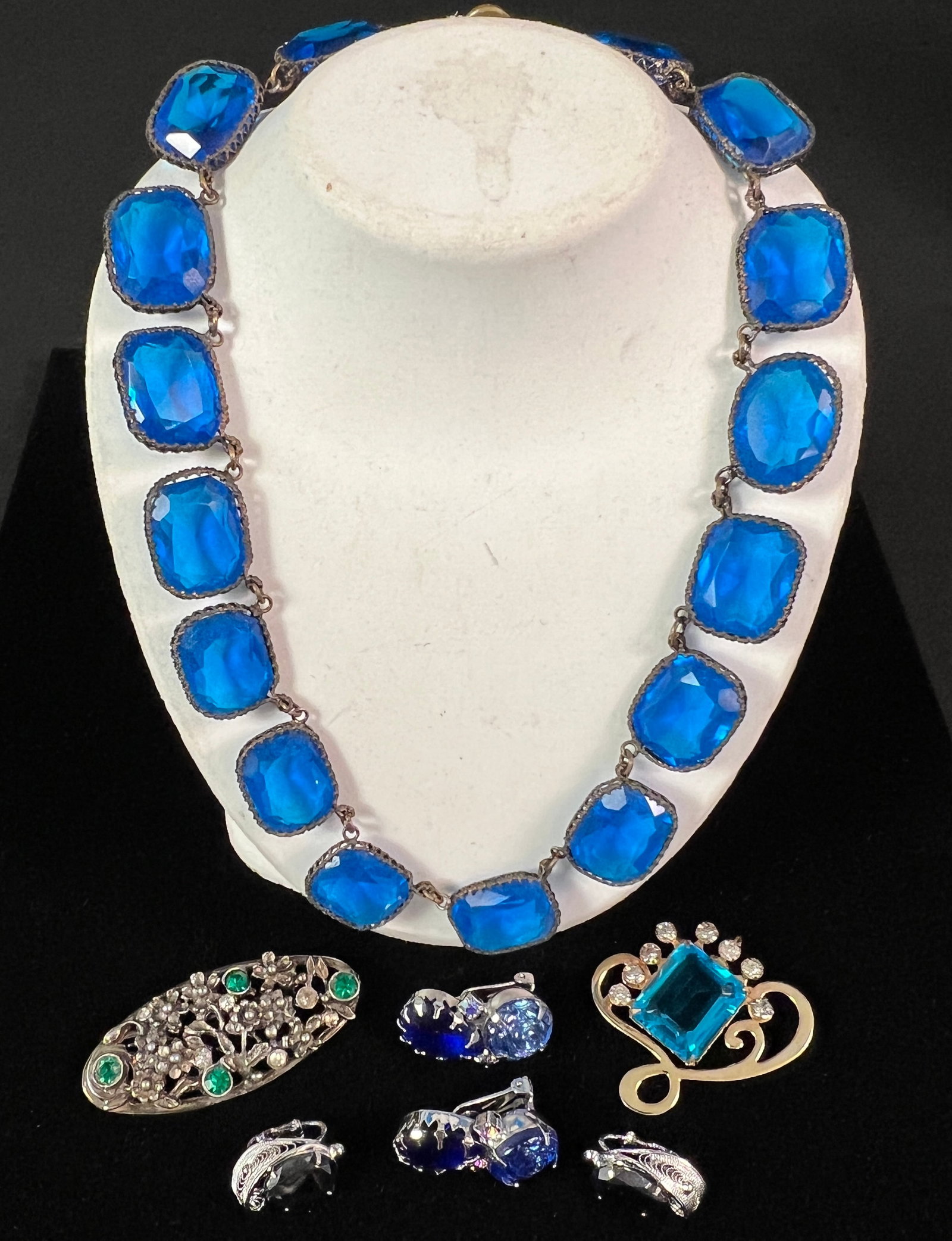 Paul Sargent & Other Jewelry: A group to include a Paul Sargent brooch with green stones, a blue glass stone Edwardian necklace, a blue stone brooch, and a pair of blue stone earrings. All in great condition.
