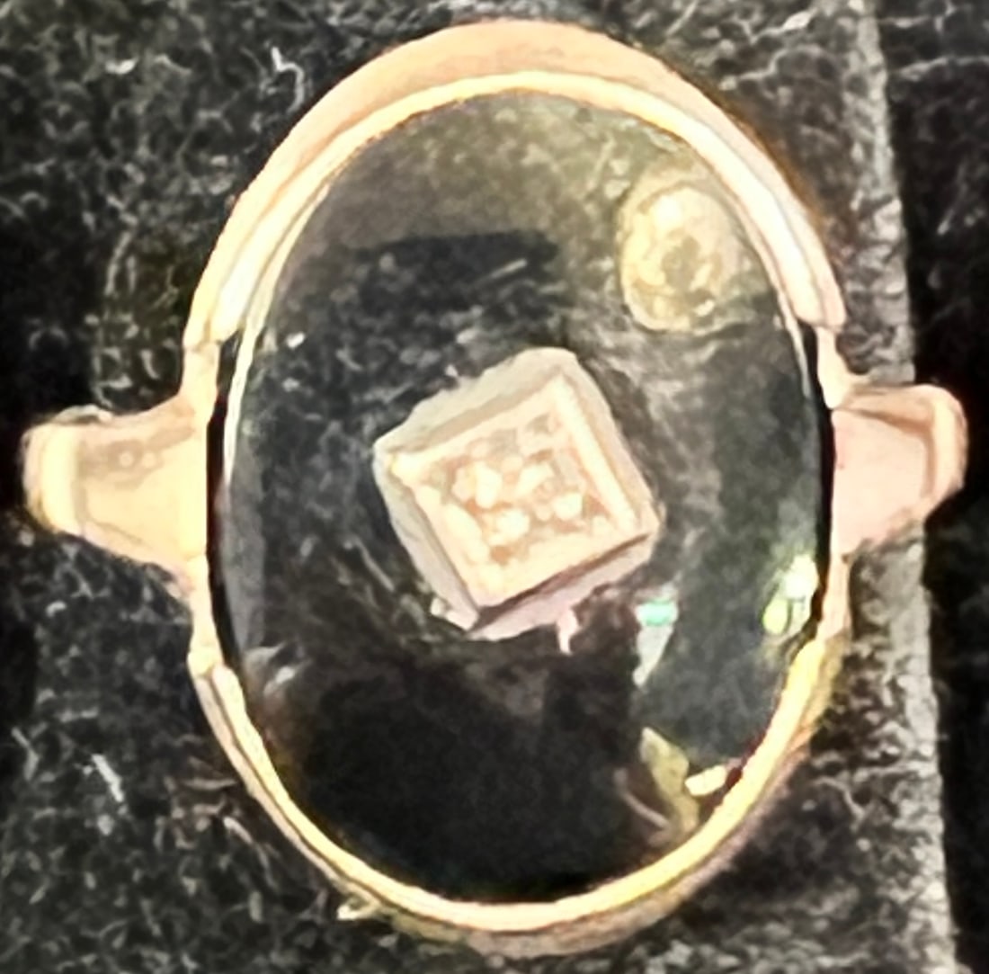 Onyx 10K Art Deco Women's Ring: An oval onyx 10K Art Deco women's ring with a small central diamond. It weighs 3.44grams and size 5.