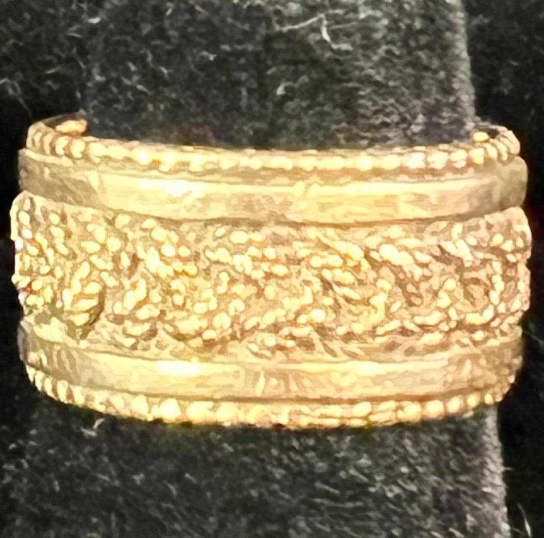 14K Gold Wheat Grain Band: A 14K gold band with a central wheat grain band through the middle and bead-border borders, size 7 and weighs 11.22grams.