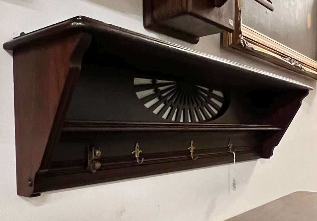 Turtle Top Victorian Parlor Table - 2