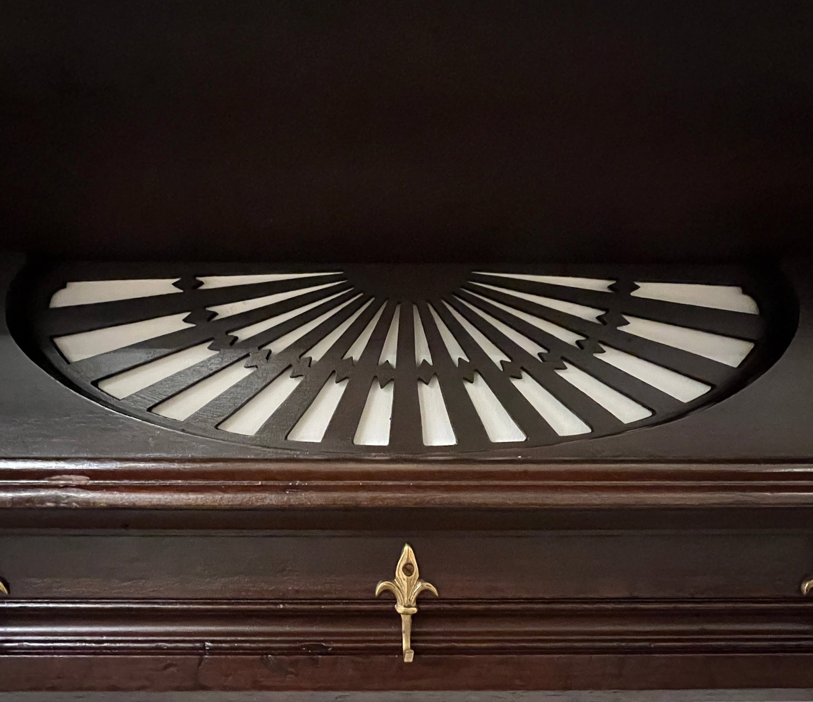 Turtle Top Victorian Parlor Table - 4