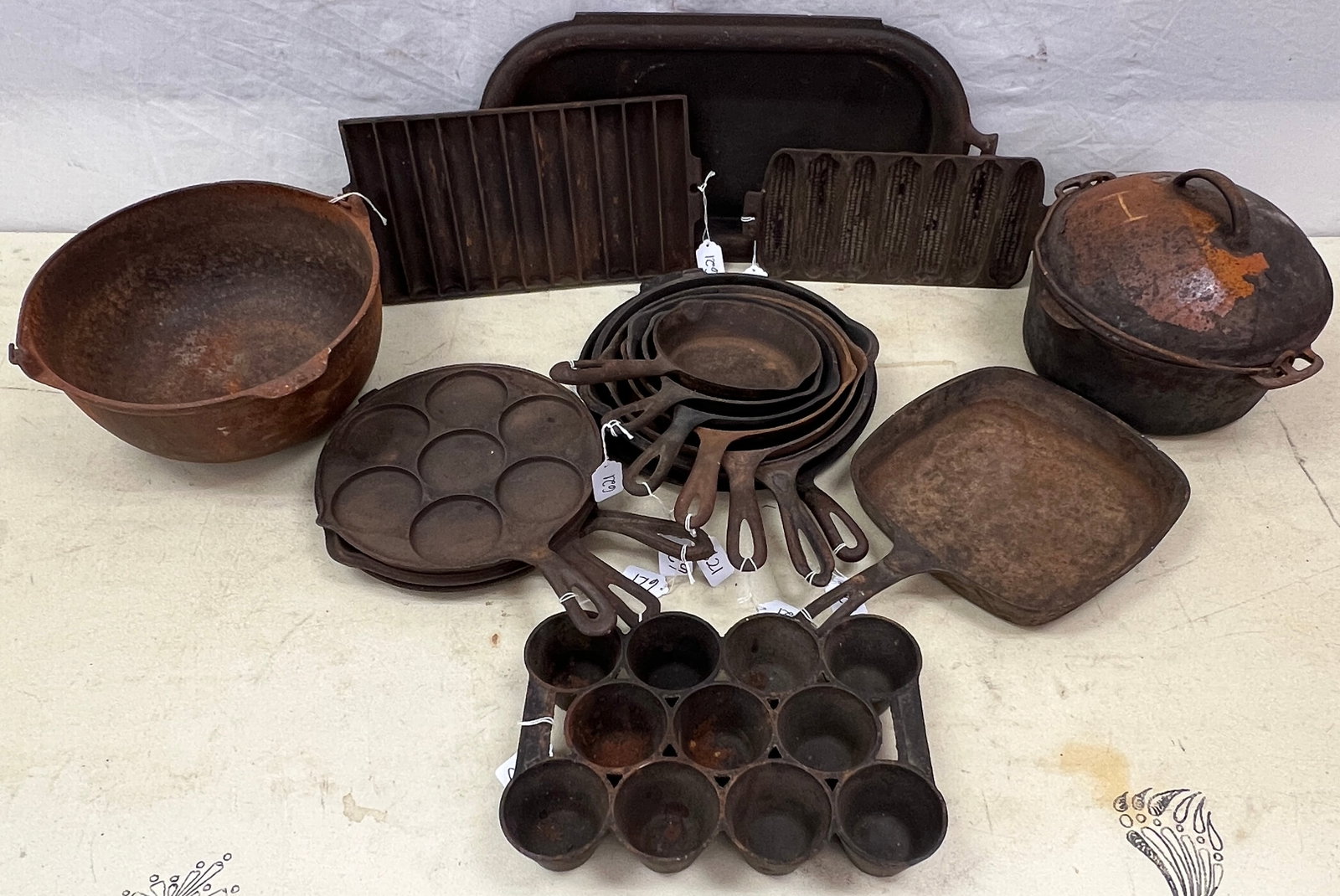 Large Group of Casr Iron Cookware (1 of 10)