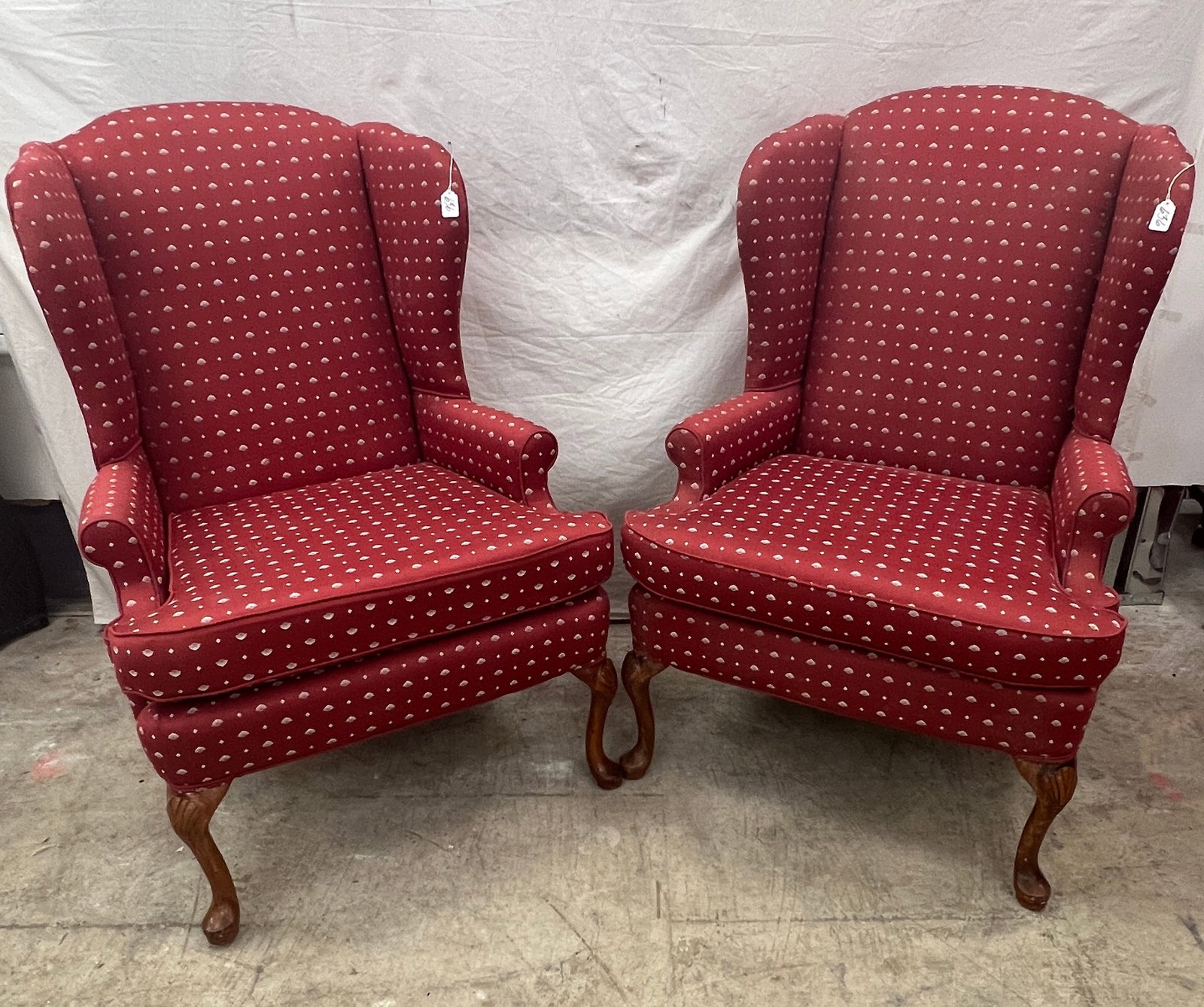 Winged Chairs: A pair of Thomasville winged chairs with shell carved knees with good upholstery. In great condition, they measure 43" tall X 28" across X 20" deep.