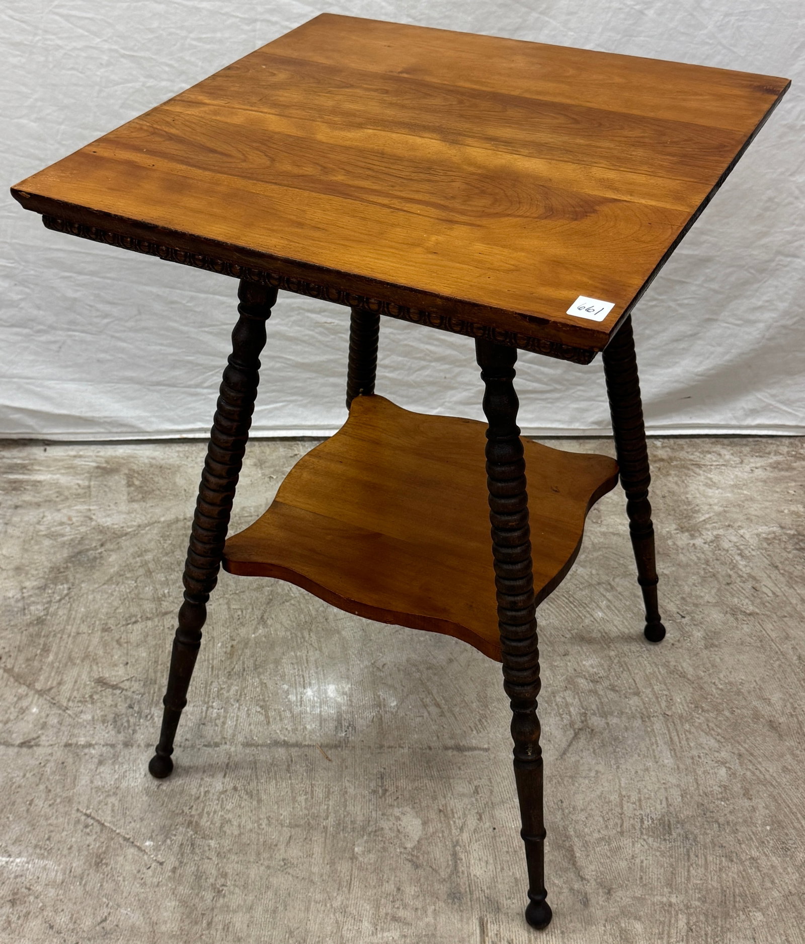 Victorian 2 Tiered Parlour table (1 of 6)