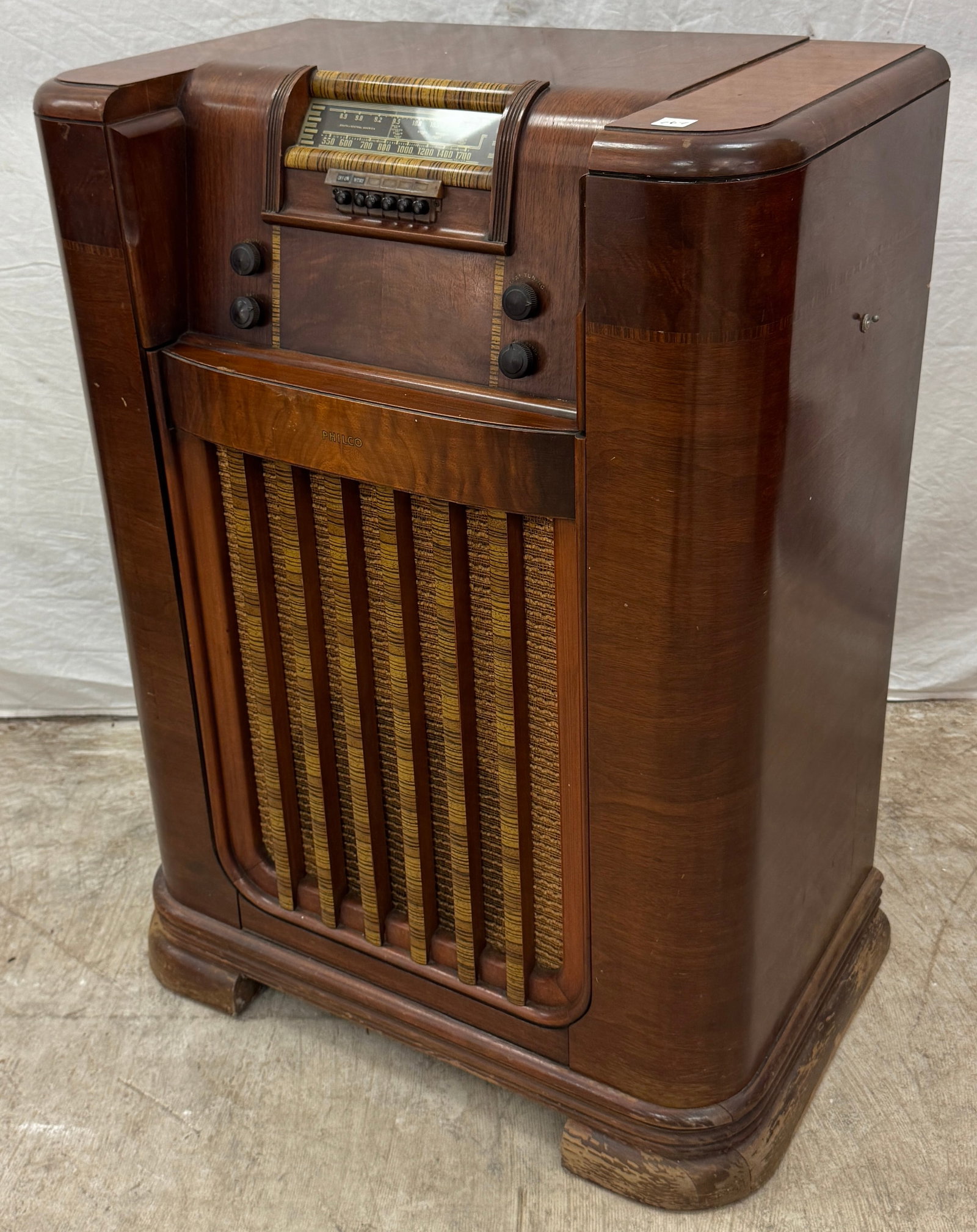 1941 Philco Floor Model 41-608 Radio/Phonograph (1 of 8)