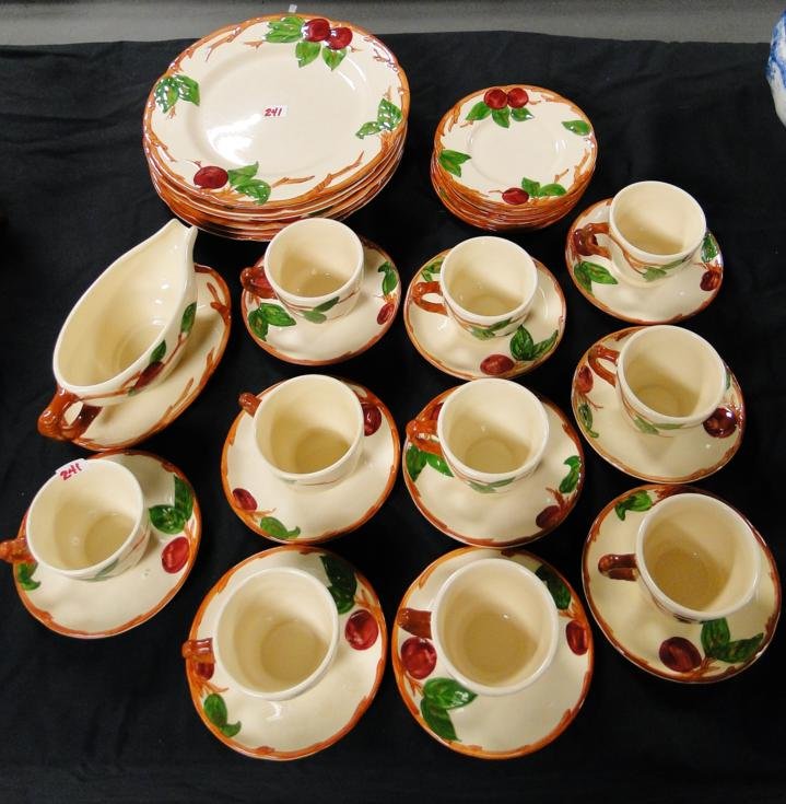 Service for 6 of Franciscan apple pattern dinnerware -: Service for 6 of Franciscan apple pattern dinnerware - 6 dinner plates, 6 bread and butter plates, 10 cups and saucers, 1 gravy boat.
