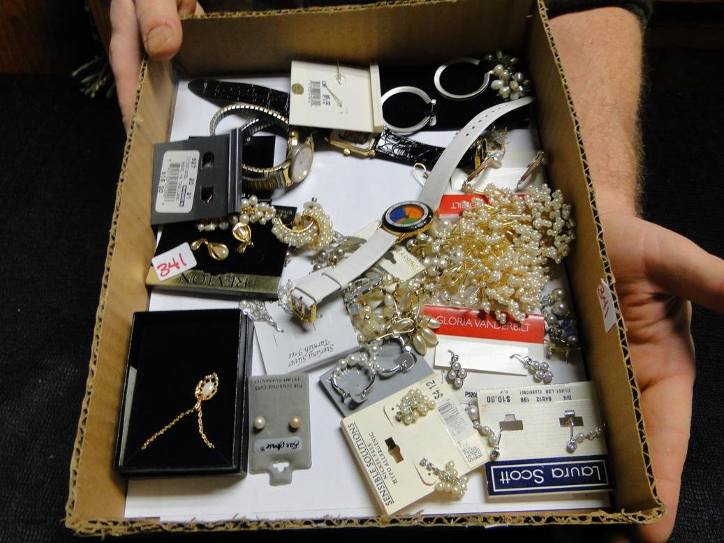 A huge box lot of costume jewelry: A huge box lot of costume jewelry