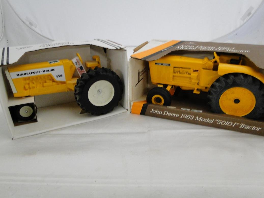 A Minneapolis Moline G-940 tractor in original box: A Minneapolis Moline G-940 tractor in original box along with an Ertl John deer 1963 Model 5010-I in original box.