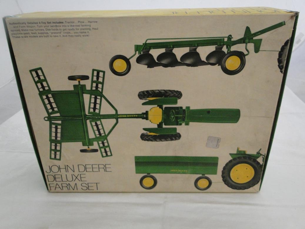 A John Deere deluxe farm set in original box.: A John Deere deluxe farm set in original box.