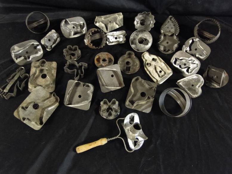 Huge assortment of early cookie cutters in various: Huge assortment of early cookie cutters in various shapes, patterns and forms.