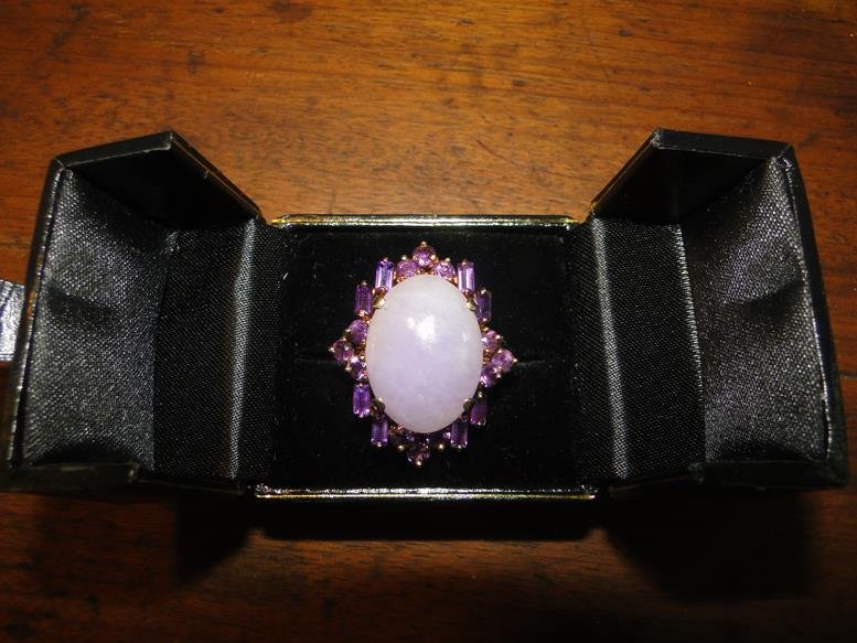 Heavy 14k gold and with lavender jade center stone ring (1 of 2)