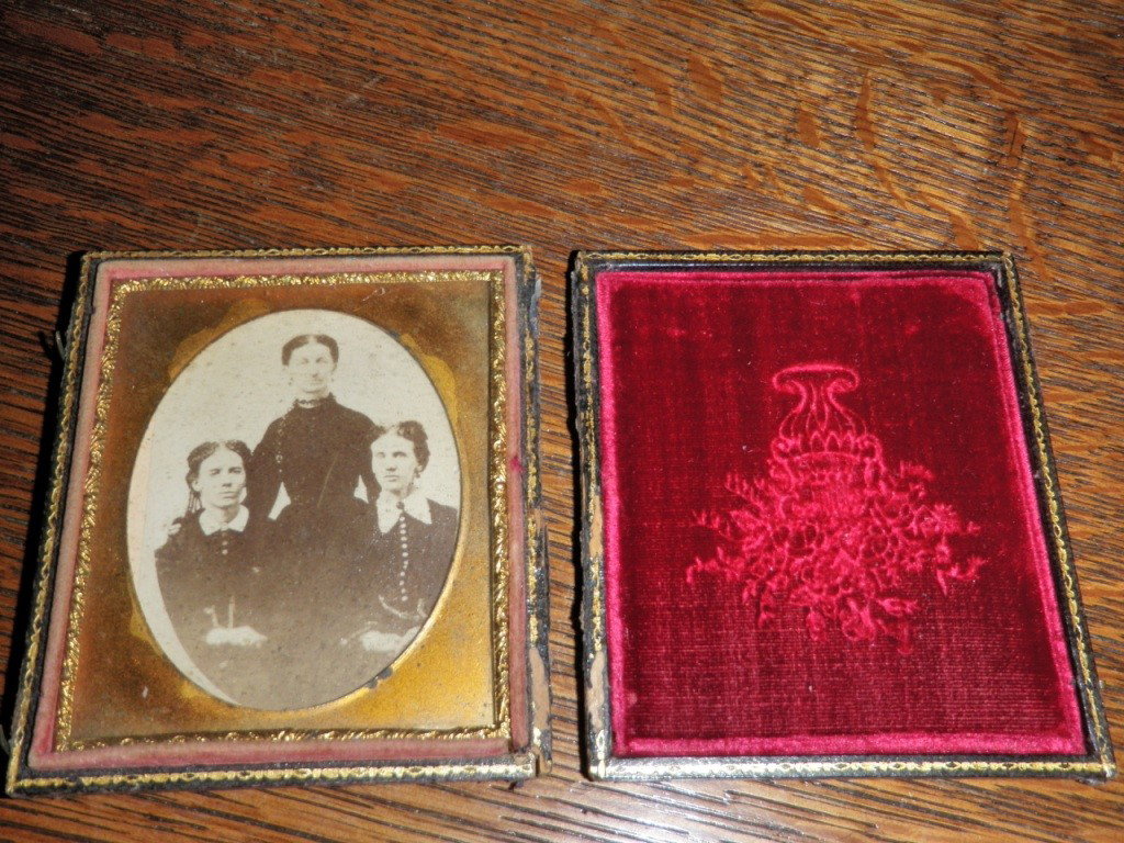 Daguerreotype: 3 Women 2 3/4" x 3 1/4"
