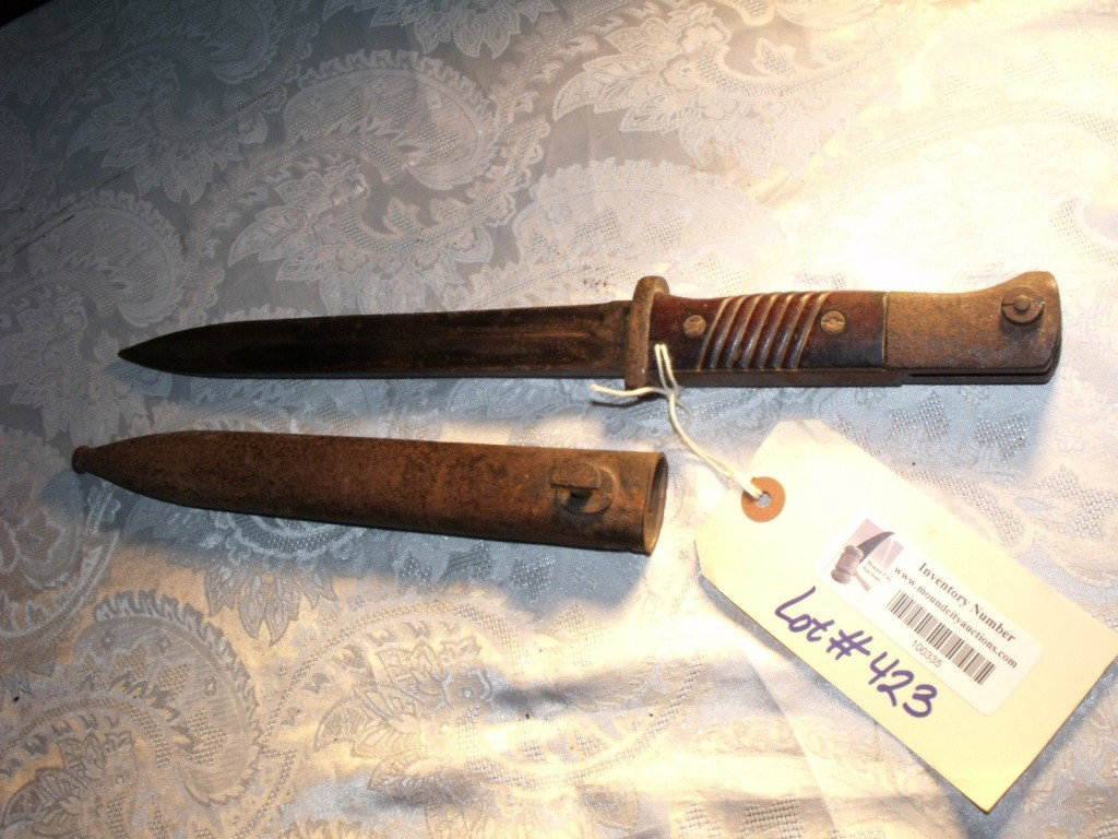 Bayonet, German: German 98k Style Mauser Bayonet, Serial number 4862, Unknown Maker, Blade has some contact marks, some surface rust, handgrips good metal parts rust coated, Scabbard present but has surface and pittin