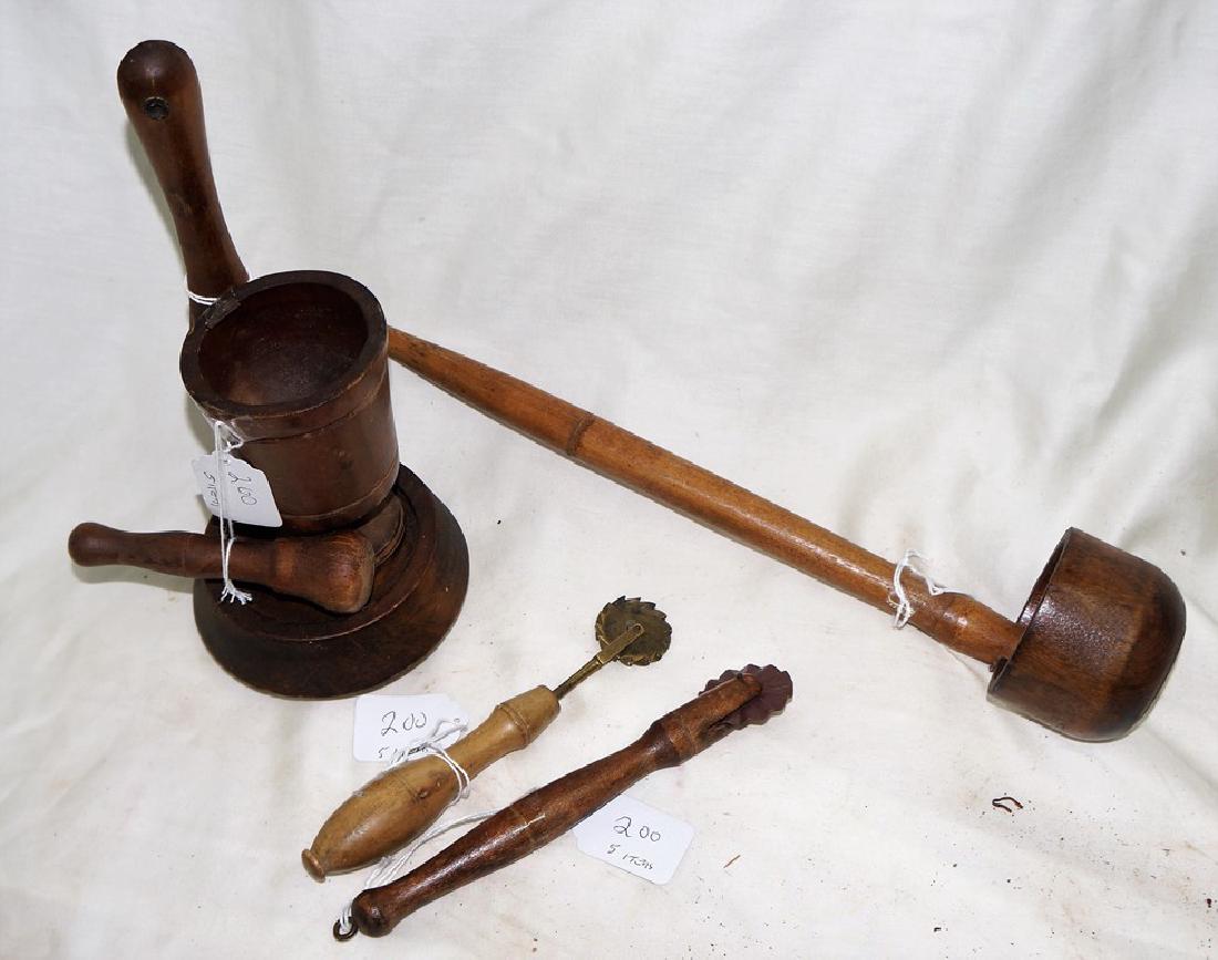 Group of Five Shaker Kitchen Items All in Excellent (1 of 5)