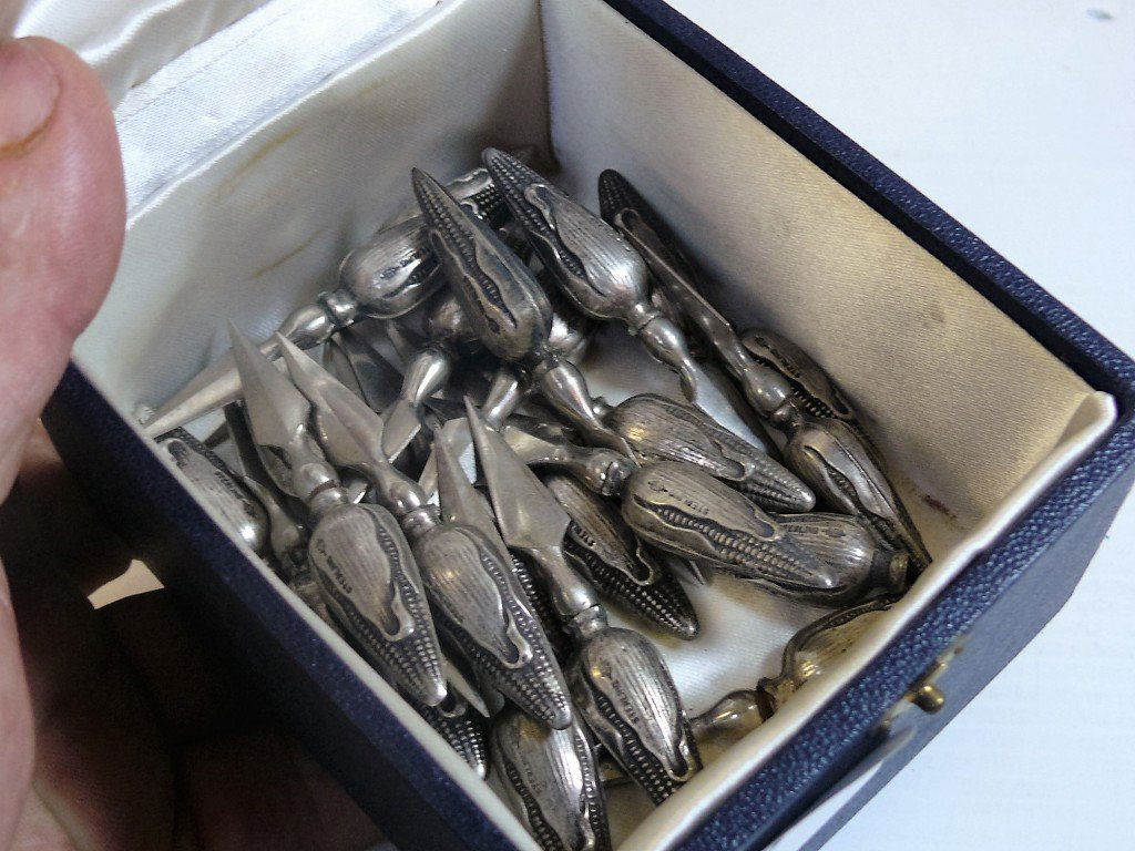 20 Sterling handled corn holders, detailed arrow w/corn (1 of 4)