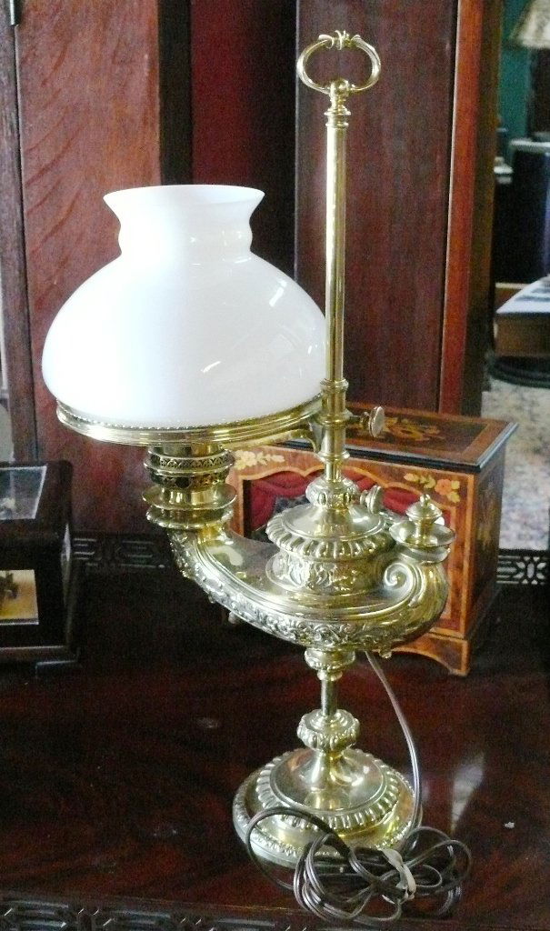 Wild & Wessel Aladdin-style student lamp, Boston (1 of 6)