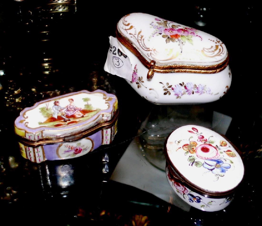 3 pill boxes: White enamel, Heart porc., "as is" (1 of 7)