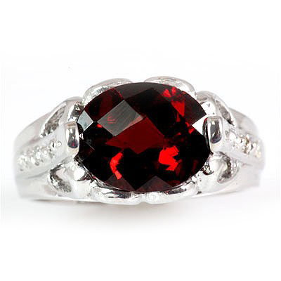 Genuine Garnet 4.70 ctw Diamond Ring 10k 5.25g: Genuine Garnet 4.70 ctw Diamond Ring 10k 5.25g **|**|** Gemstone: Blood Red; Total CTW: 4.7 ctw ; Metal Purity: 10KT ; Total Weight(g): 5.25 ; Ring Size: 7; Diamond Count1:6 RoundCut ; Diamond CTW1: 0