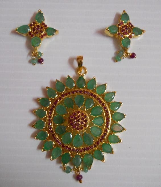 115.45 CTW GOLD PLATED RUBY/EMERALD SET: 115.45 CTW GOLD PLATED RUBY/EMERALD SET **|**|** 115.45 CTW GOLD PLATED RUBY/EMERALD SET ; MSRP: $360