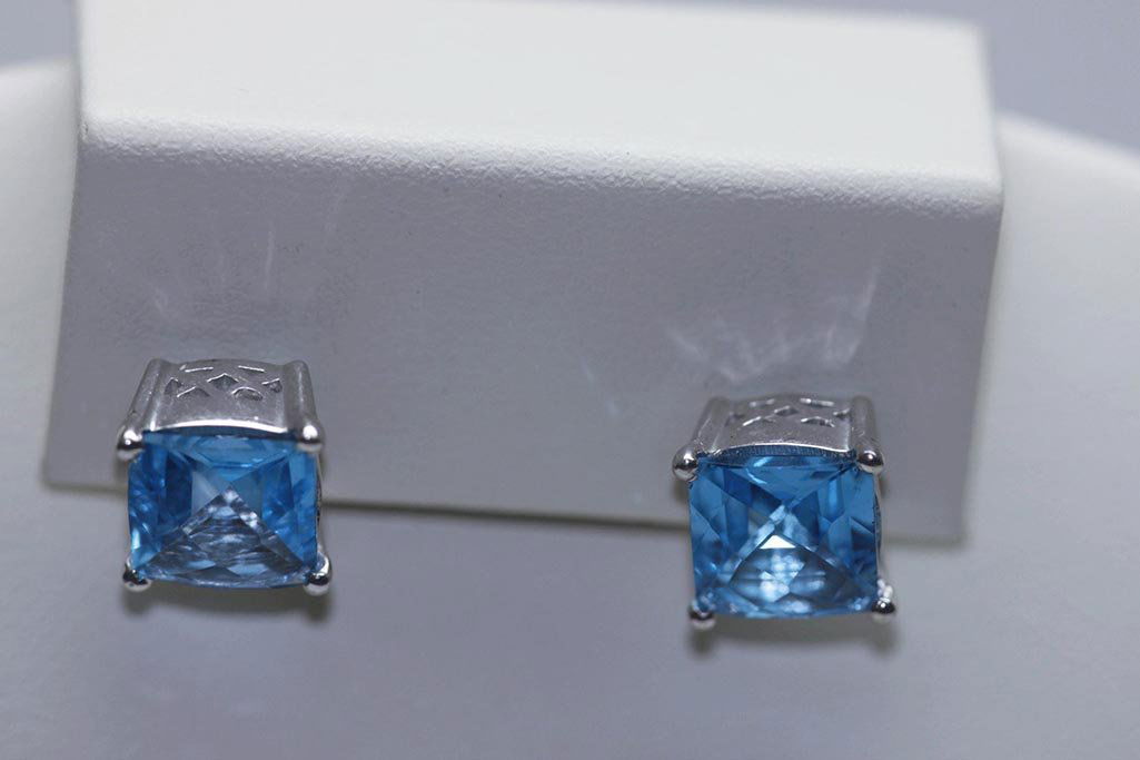 22.35 CTW BLUE TOPAZ EARINGS .925 STERLING SILVER: 22.35 CTW BLUE TOPAZ EARINGS .925 STERLING SILVER **|**|** 22.35 CTW BLUE TOPAZ EARINGS .925 STERLING SILVER BLUE TOPAZ WEIGHT 5.25 CTW ; MSRP: $270