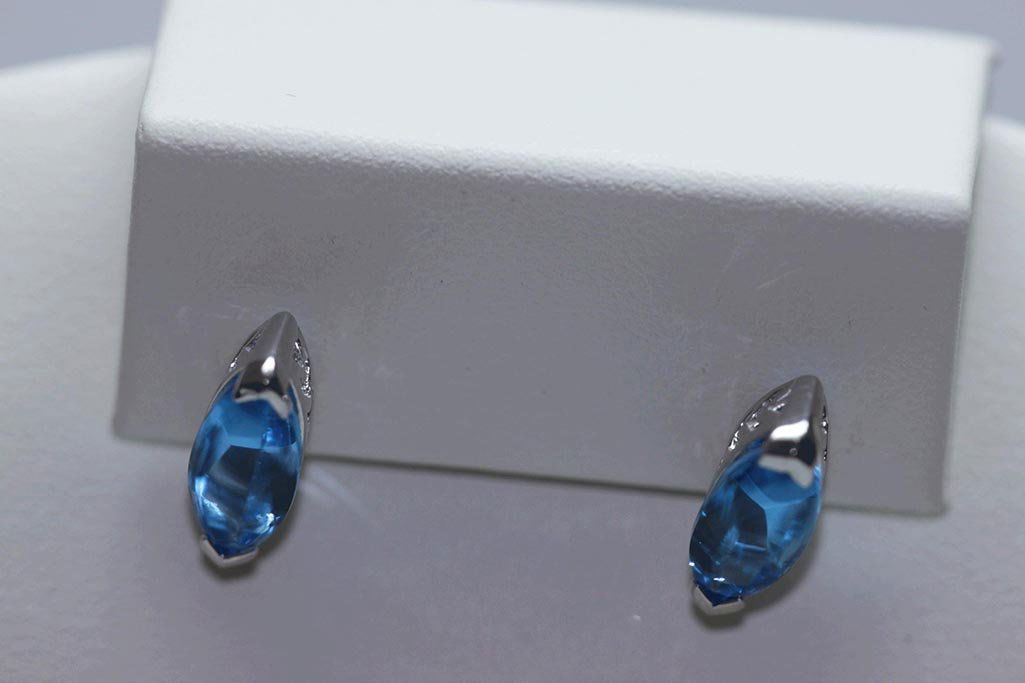 18.50 CTW BLUE TOPAZ EARINGS .925 STERLING SILVER: 18.50 CTW BLUE TOPAZ EARINGS .925 STERLING SILVER **|**|** 18.50 CTW BLUE TOPAZ EARINGS .925 STERLING SILVER STONE WEIGHT 4.76 CTW ; MSRP: $195
