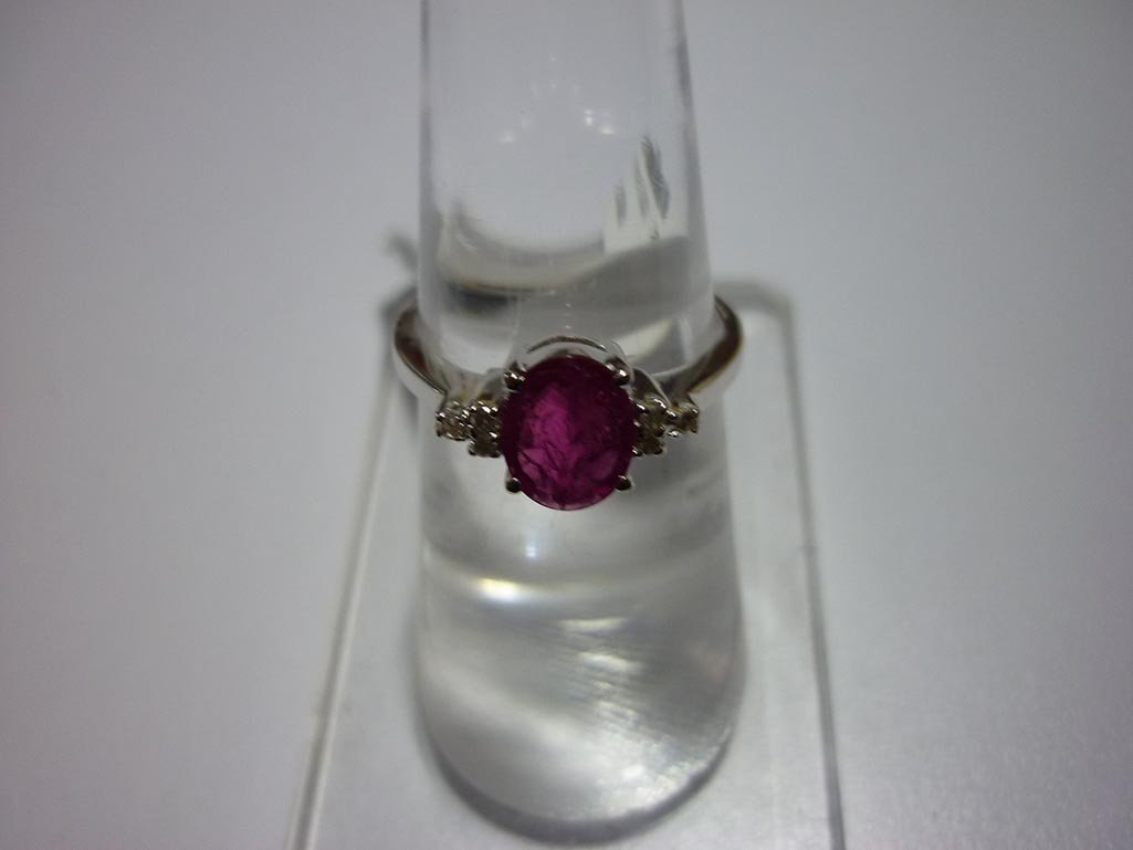 15.00 CTW RUBY & DIAMOND RING .925 STERLING SILVER: 15.00 CTW RUBY & DIAMOND RING .925 STERLING SILVER **|**|** 15.00 CTW RUBY& DIAMOND RING .925 STERLING SILVER ; STONE WEIGHT 1.40 CTW ; DIAMOND WEIGHT 0.06 CTW ; MSRP: $300