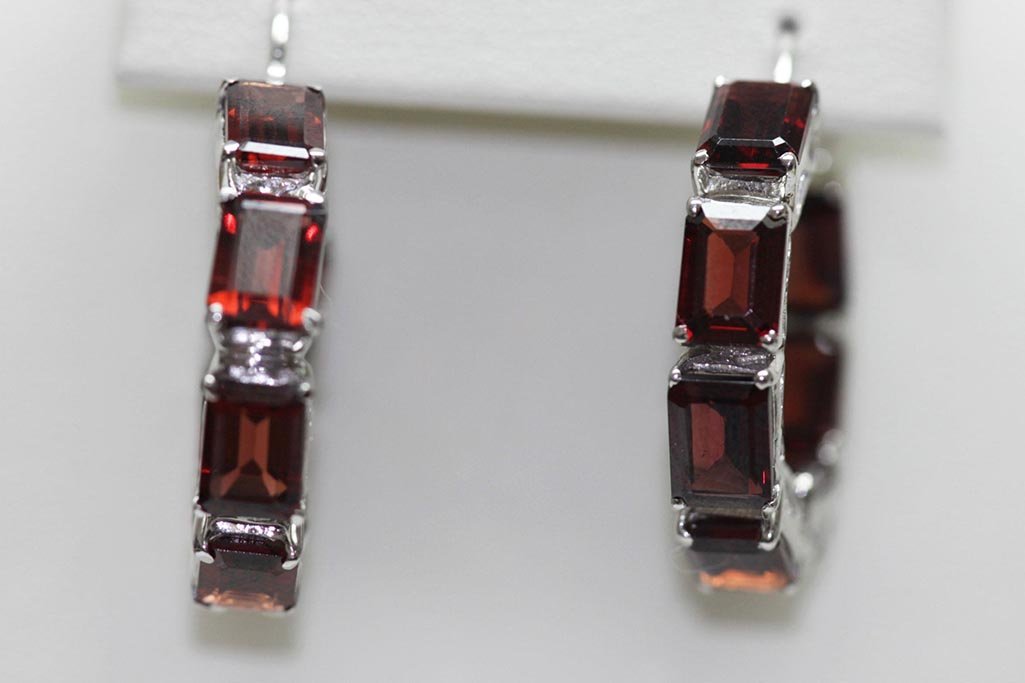 46.20 CTW GARNET EARINGS .925 STERLING SILVER: 46.20 CTW GARNET EARINGS .925 STERLING SILVER **|**|** 46.20 CTW GARNET EARINGS .925 STERLING SILVER ; MSRP: $330