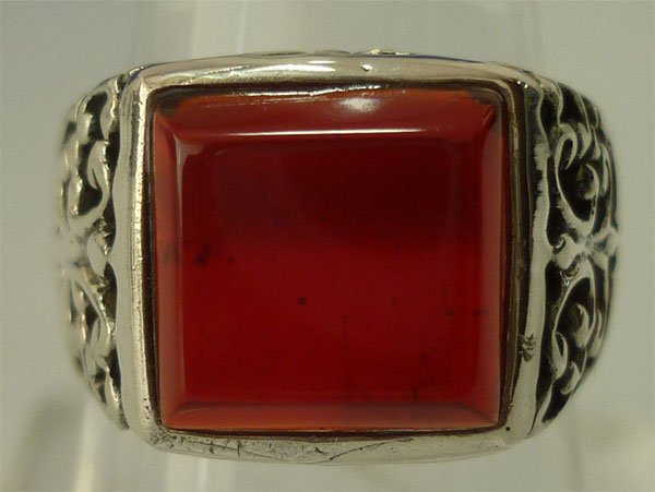 32.90 ctw Red color Ring .925 Sterling Silver: 32.90 ctw Red color Ring .925 Sterling Silver **|**|** 32.90 ctw Red color Ring .925 Sterling Silver ; MSRP: $150