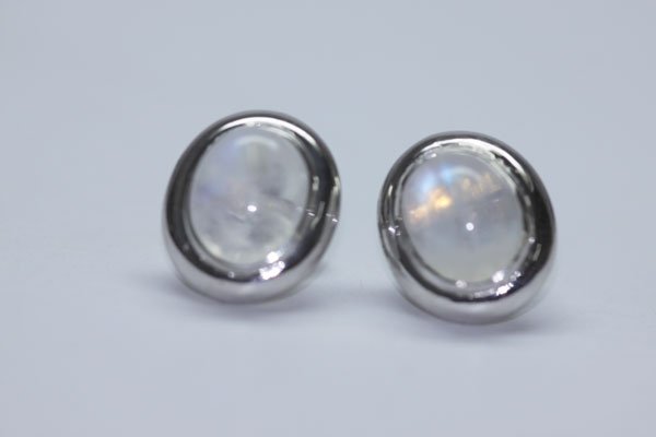 28.35 CTW MOON STONE EARINGS .925 STERLING S: 28.35 CTW MOON STONE EARINGS .925 STERLING SILVER **|**|** 28.35 CTW MOON STONE EARINGS .925 STERLING SILVER STONE WEIGHT 6.85 CTW ; MSRP: $165