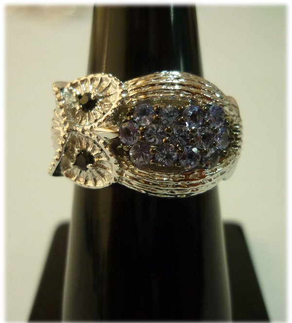 33.95 ctw White Owl shaped with saphire Ring .925 Ster: 33.95 ctw White Owl shaped with saphire Ring .925 Ster **|**|** 33.95 ctw White Owl shaped with saphire Ring .925 Sterling Silver ; MSRP: $330