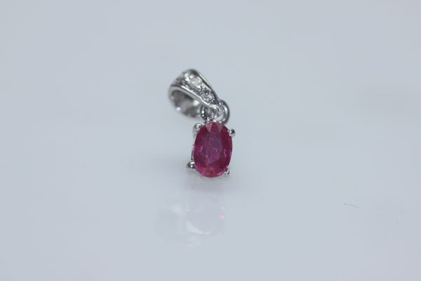 4.00 CTW RUBY PENDANT .925 STERLING SILVER: 4.00 CTW RUBY PENDANT .925 STERLING SILVER **|**|** 4.00 CTW RUBY PENDANT .925 STERLING SILVER ; RUBY 0.53 CTW; DIAMOND 0.03 CTW ; MSRP: $150