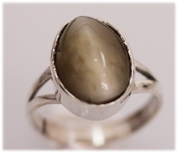 NATURAL 18.10 CTW CAT EYE OVAL RING .925 STERLING SILVE: NATURAL 18.10 CTW CAT EYE OVAL RING .925 STERLING SILVE **|**|** NATURAL 18.10 CTW CAT EYE OVAL RING .925 STERLING SILVER ; MSRP: $750