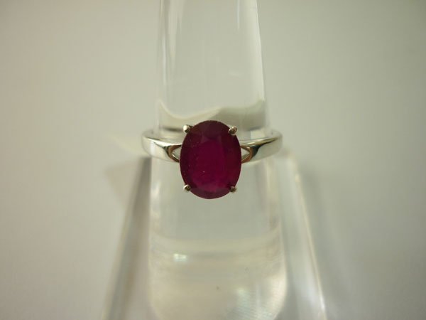 11.00 CTW RUBY RING .925 STERLING SILVER: 11.00 CTW RUBY RING .925 STERLING SILVER **|**|** 11.00 CTW RUBY RING .925 STERLING SILVER; RUBY WEIGHT 2.32 CTW ; MSRP: $250