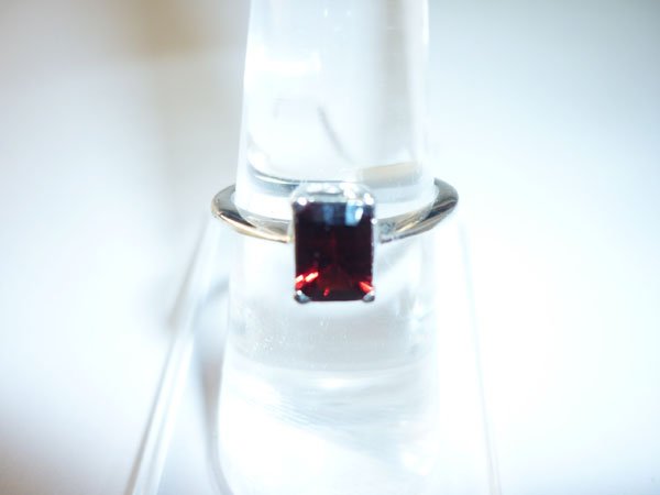 12.75 CTW GARNET RING .925 STERLING SILVER: 12.75 CTW GARNET RING .925 STERLING SILVER **|**|** 12.75 CTW GARNET RING .925 STERLING SILVER ; MSRP: $125
