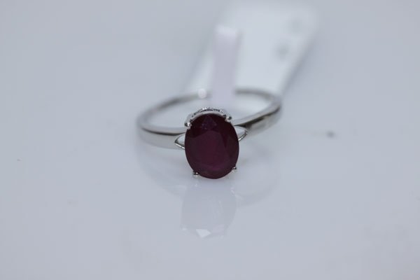 11.43 CTW RUBY RING .925 STERLING SILVER: 11.43 CTW RUBY RING .925 STERLING SILVER **|**|** 11.43 CTW RUBY RING .925 STERLING SILVER; MAINSTONE WEIGHT 2.65 CTW ; MSRP: $275