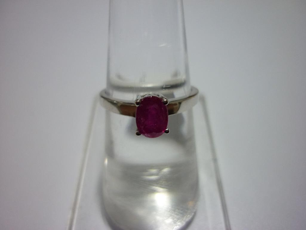 9.50 CTW RUBY RING .925 STERLING SILVER: 9.50 CTW RUBY RING .925 STERLING SILVER **|**|** 9.50 CTW RUBY RING .925 STERLING SILVER ; STONE WEIGHT 1.35 CTW ; MSRP: $300